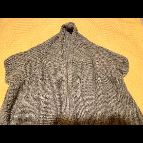 Sweater/Shrug - Picture 3 of 9